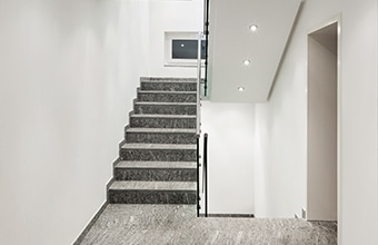 階段・エントランス